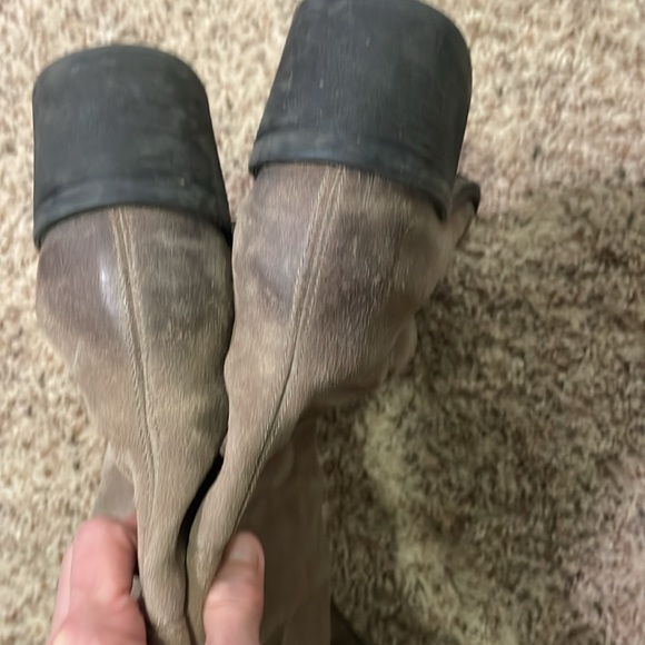 Gray suede easy spirit boots. - Picture 6 of 9